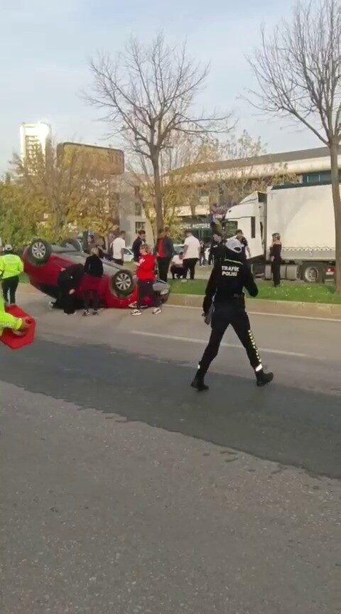 Bursa'nın Nilüfer ilçesinde Yıldız K.'nın kullandığı otomobil, Güzin Ş.'nin araçla