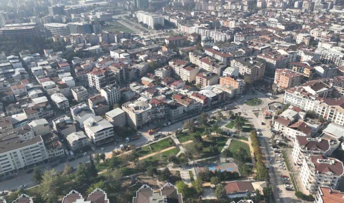 Bursa’da Tuna Caddesi’nde Altyapı Çalışmaları Tamamlandı, Asfaltlama Devam Ediyor Büyükşehir Belediye Başkanı Mustafa Bozbey, Bursa'nın Nilüfer ilçesindeki Tuna Caddesi'nde