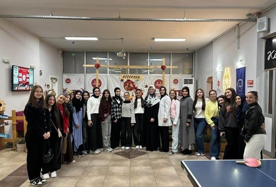 Soma Diyanet Gençlik ekibi, Akhisar Diyanet Gençlik Merkezi'nde düzenlenen buluşmada