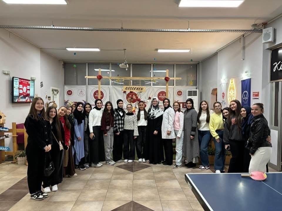 Soma Diyanet Gençlik ekibi, Akhisar Diyanet Gençlik Merkezi'nde düzenlenen buluşmada