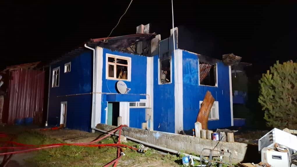 Sakarya'nın Erenler ilçesinde H.A.'ya ait iki katlı evin üst katında