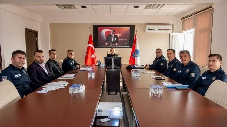 Bilecik İl Emniyet Müdürü Gökalp Şener, teknoloji birimleriyle bir araya