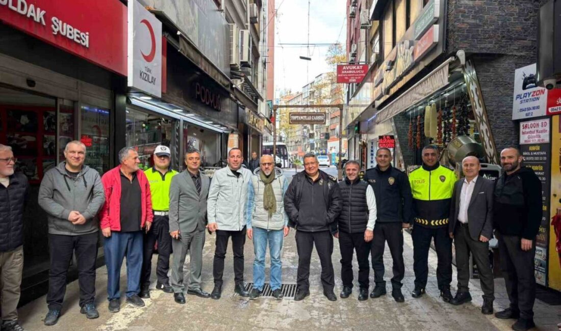 Zonguldak Emniyet Müdürü Sinan Ergen, Fevzipaşa Caddesi’nde Esnaflarla Sorunları Görüştü Zonguldak İl Emniyet Müdürü Sinan Ergen, Toptancılar Sokağı esnafıyla bir