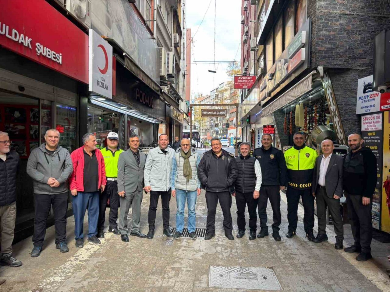Zonguldak Emniyet Müdürü Sinan Ergen, Fevzipaşa Caddesi’nde Esnaflarla Sorunları Görüştü