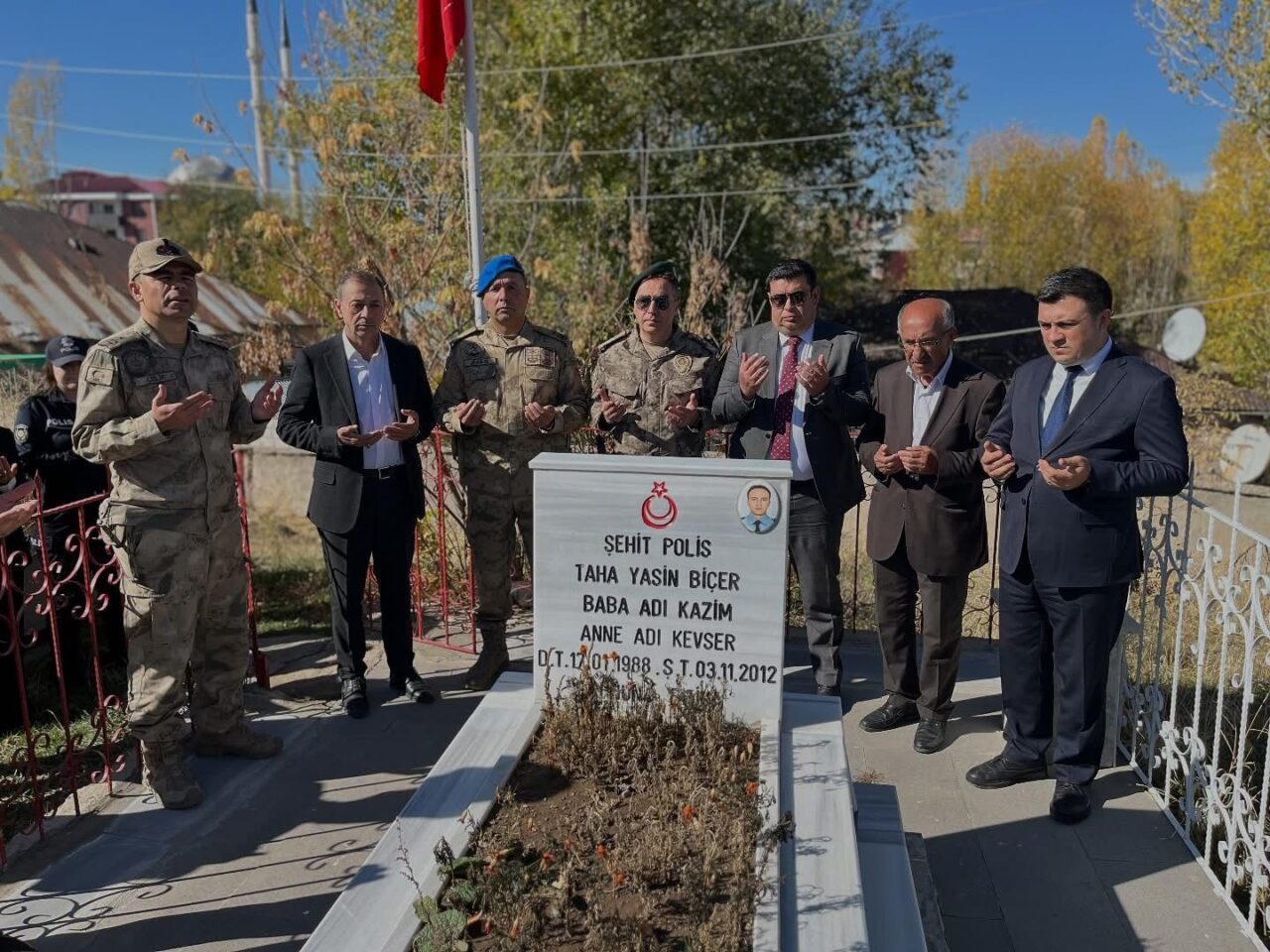 Ağrı'nın Patnos ilçesinde İl Emniyet Müdürü Göksel Önder, Kaymakam Burak