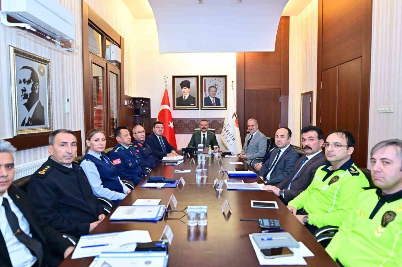Eskişehir'de, Vali Hüseyin Aksoy'un başkanlığında yapılan İl Güvenlik ve Asayiş