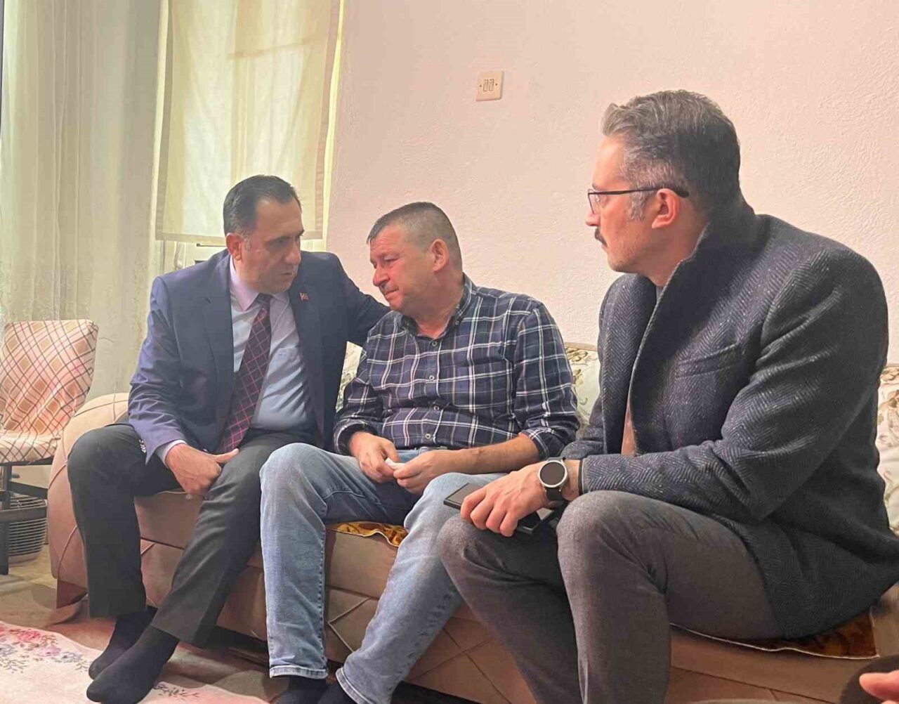 Bilecik İl Müdürü, Şehit Astsubay İlhan Ongun’un Ailesine Taziye Ziyaretinde Bulundu