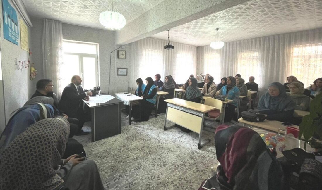 Kütahya İl Müftüsü İrfan Açık, Şeker Camii Kur'an Kursu'nda düzenlenen