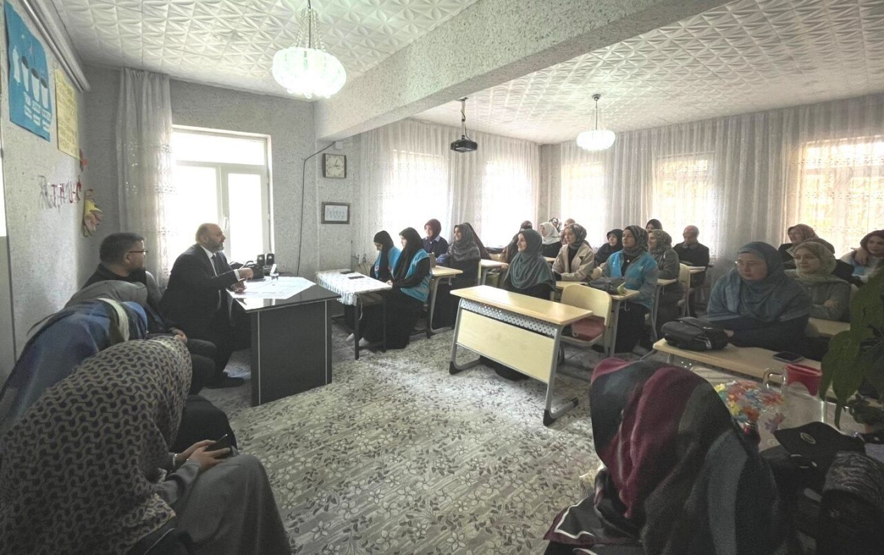 Kütahya İl Müftüsü İrfan Açık, Şeker Camii Kur'an Kursu'nda düzenlenen