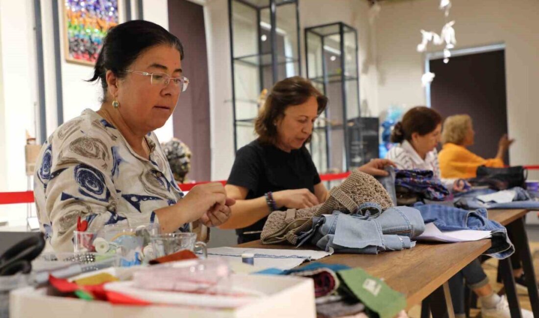 Antalya Büyükşehir Belediyesi’nden Çevre Bilincini Artıran Yenilikçi Atölye Eğitimi Antalya Büyükşehir Belediyesi, Çevre Eğitim ve İnovasyon Merkezi'nde geleneksel kıyafetleri