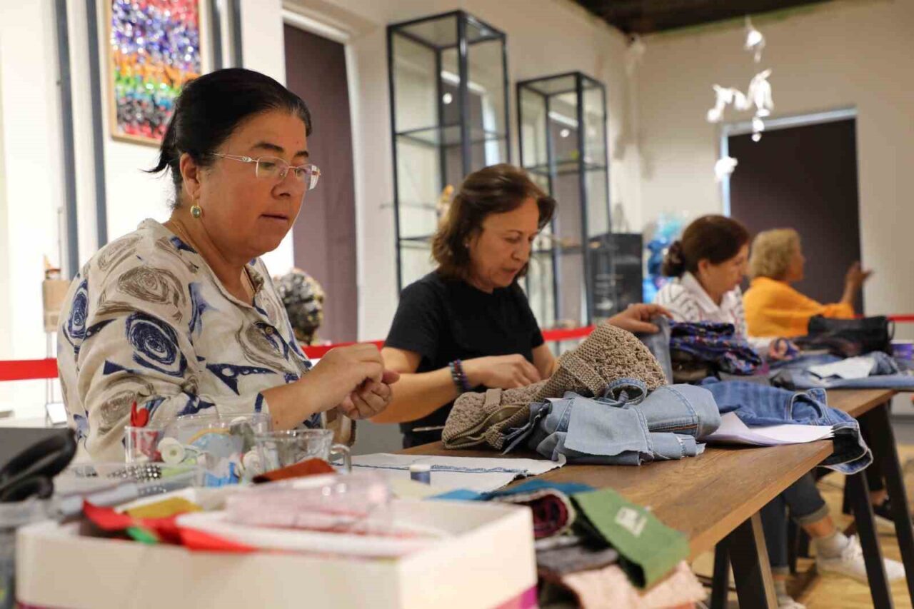 Antalya Büyükşehir Belediyesi, Çevre Eğitim ve İnovasyon Merkezi'nde geleneksel kıyafetleri