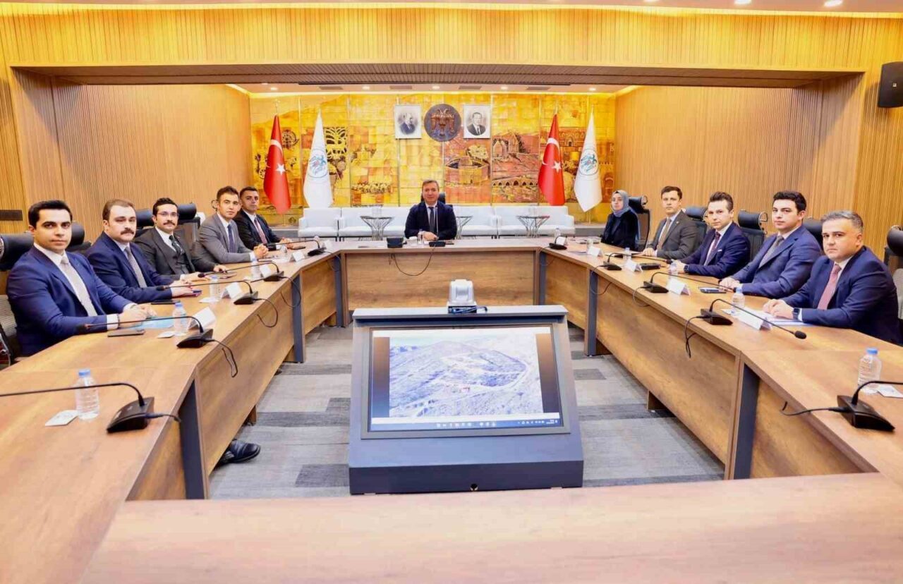 Vali Hamza Aydoğdu, vali yardımcıları ve ilçe kaymakamlarıyla birlikte Mülki