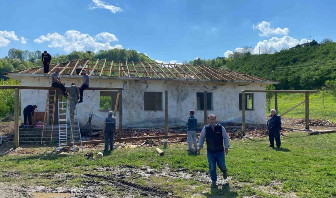 Sakarya'nın Hendek ilçesindeki Yarıca Mahallesi'nde, atıl durumdaki okul binası mahalle