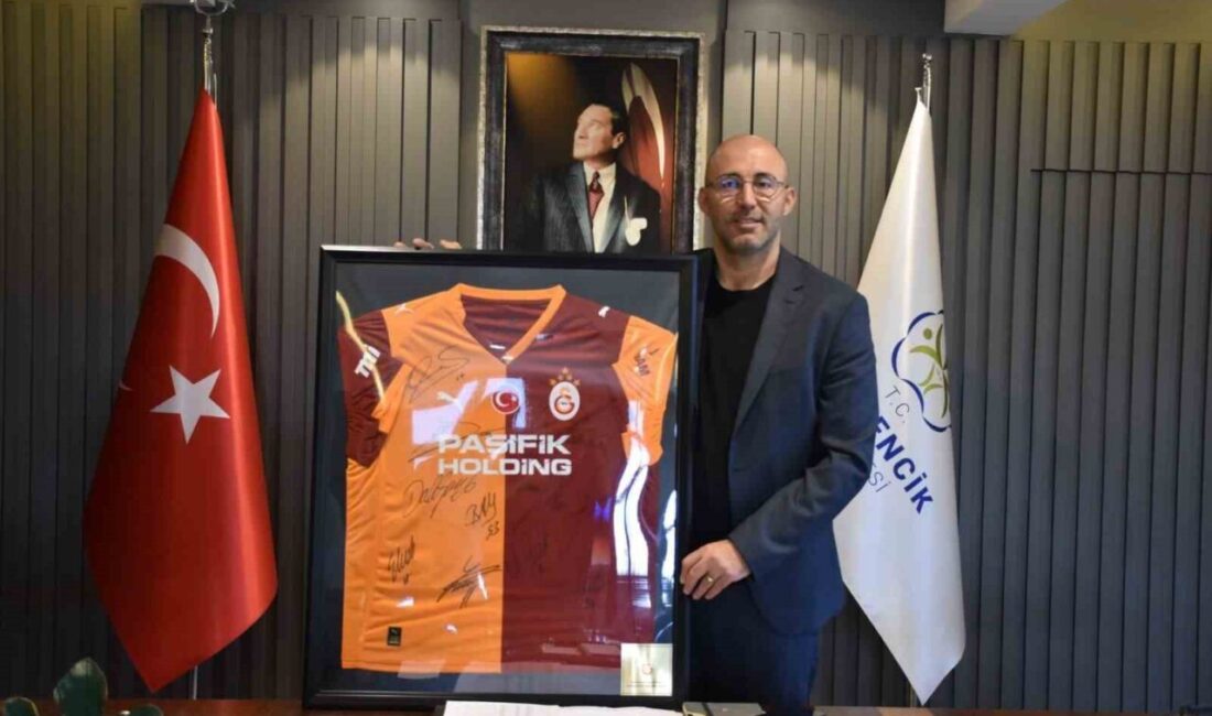 Germencik Belediye Başkanı Burak Zencirci, Galatasaray Başkanı Dursun Aydın Özbek’e
