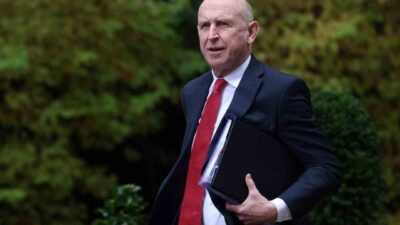 İngiltere Savunma Bakanı John Healey, Rus Yantar gemisinin İngiliz sularında
