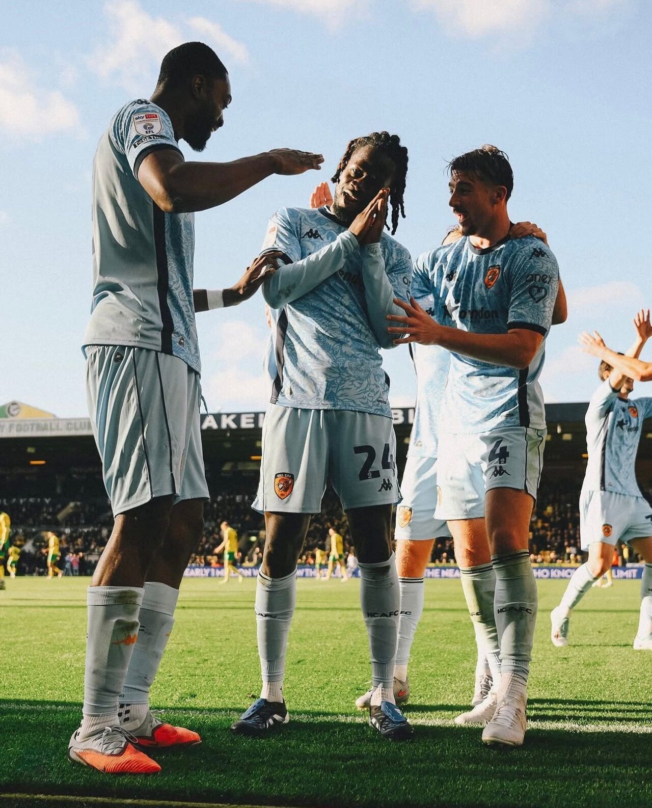 Acun Ilıcalı'nın sahibi olduğu Hull City, Norwich City'yi 2-0 yenerek