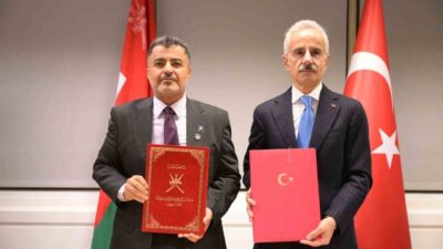 Ulaştırma ve Altyapı Bakanı Abdulkadir Uraloğlu, Londra'da Türkiye ile Umman