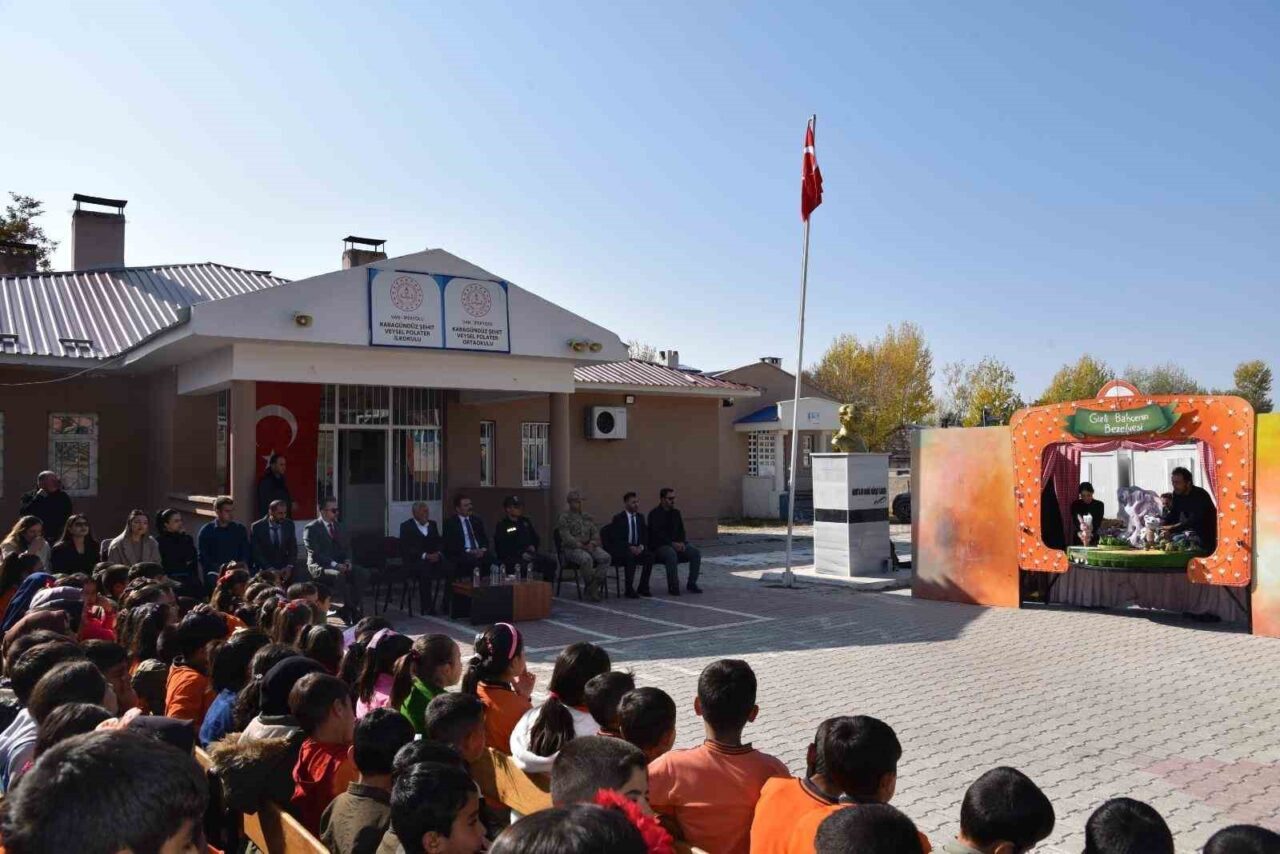 Van’ın İpekyolu ilçesinde "Sanat Yolunda" projesi, kırsal mahallelerdeki okullarda tiyatro,