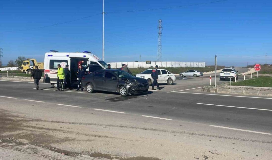 İpsala’da Kavşakta İki Araç Çarpıştı, 8 Kişi Yaralandı Edirne'nin İpsala ilçesinde Esetçe Kavşağı'nda A.Y. ve M.C.T. yönetimindeki iki