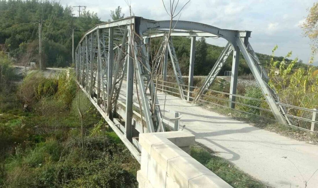 Muğla'nın Yatağan ilçesindeki tarihi köprü, 1919'da İtalyanlar tarafından inşa edilmiş