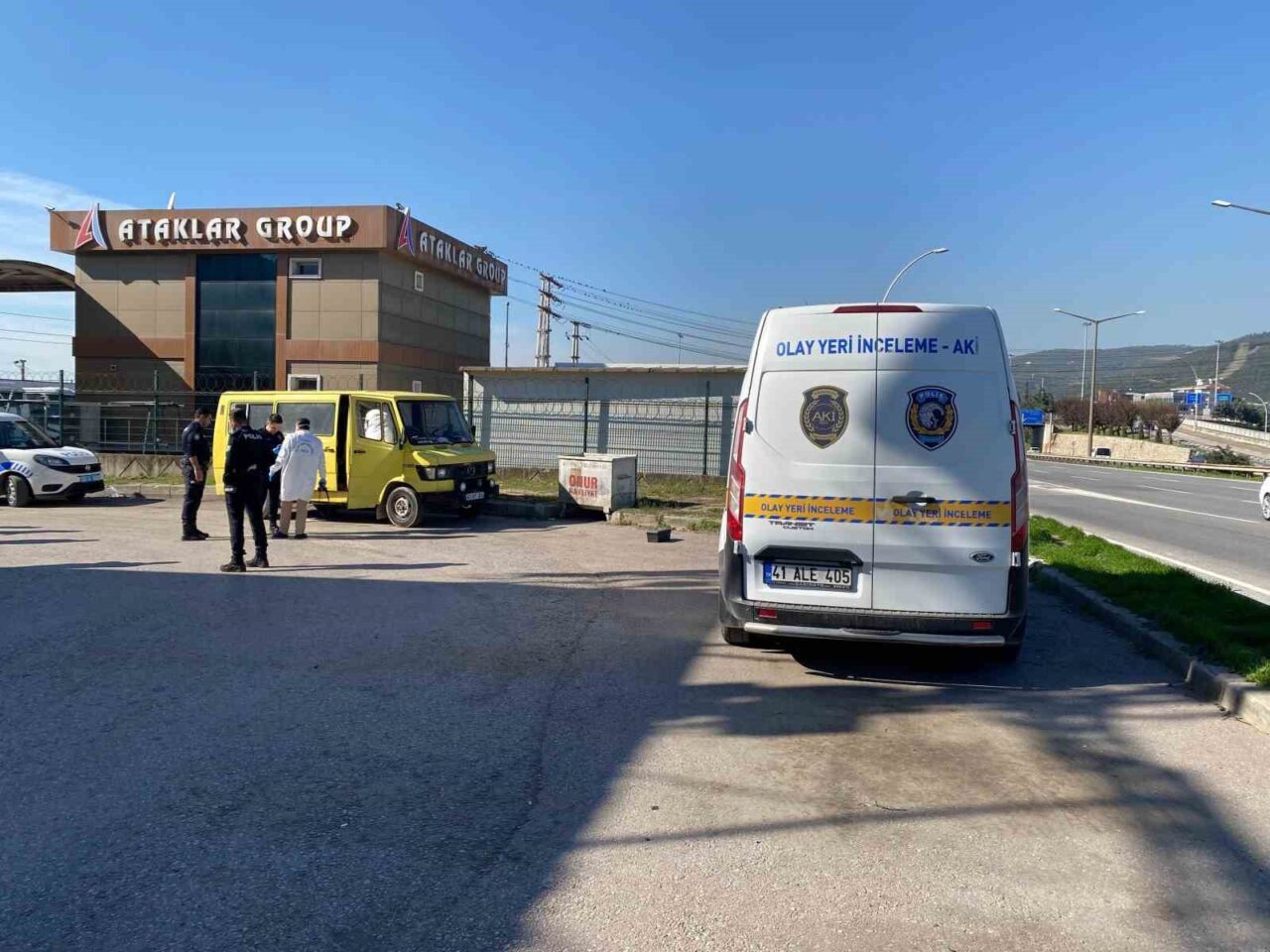 Kocaeli'nin Körfez ilçesinde, 74 yaşındaki Dursun Ali Ermiş, minibüsünde ısınmak