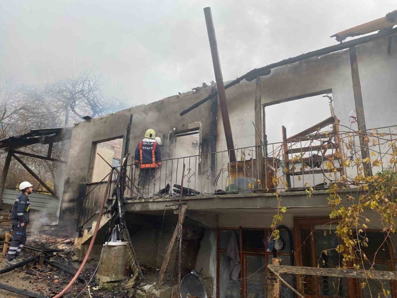 Sorkun Köyü’nde Müstakil Ev Yangınında Kullanılamaz Hale Geldi Çorum'un İskilip ilçesindeki Sorkun köyünde A.K.'ye ait bir evde çıkan