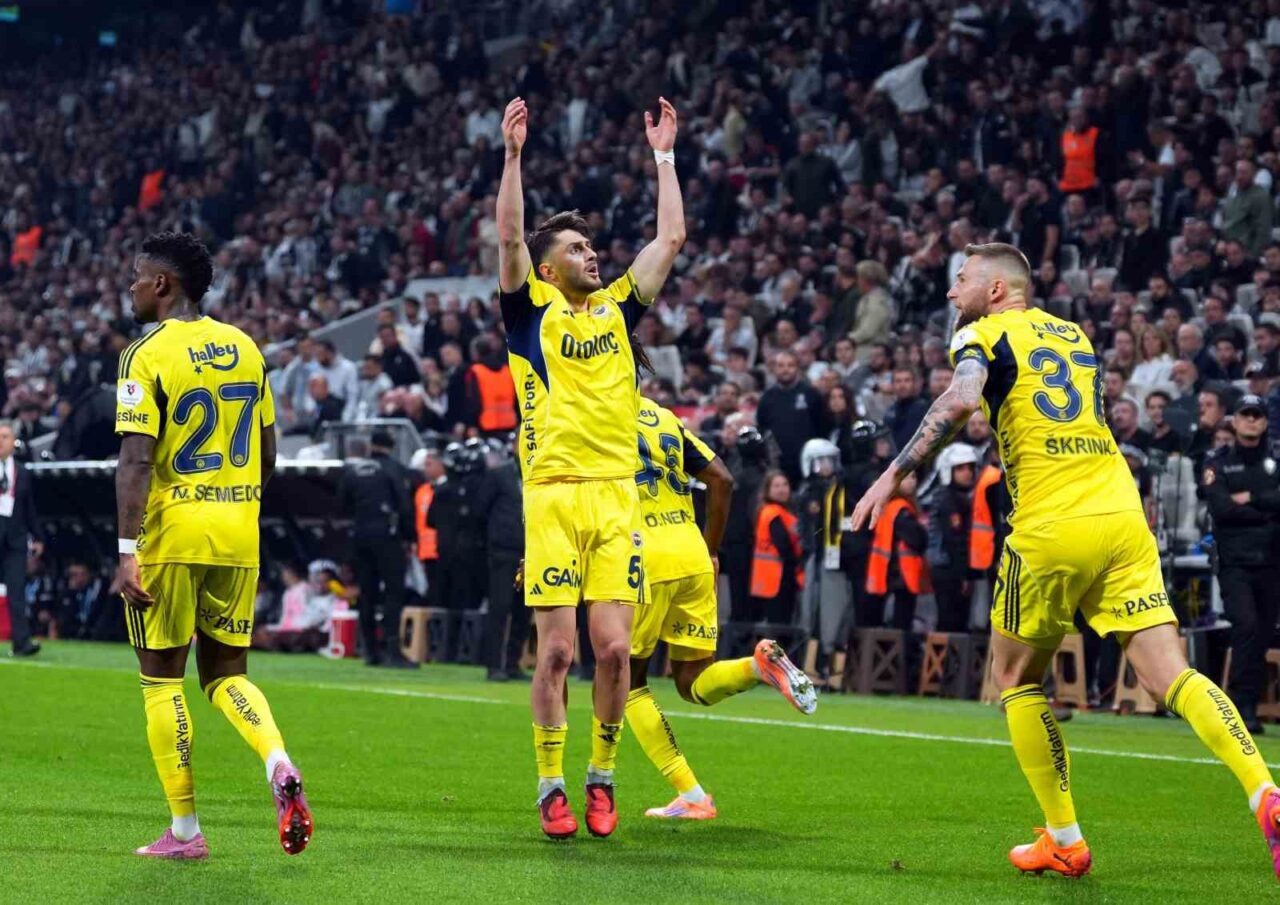 Fenerbahçe'nin milli futbolcusu İsmail Yüksek, Beşiktaş'la oynanan derbide Süper Lig