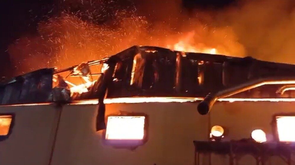 Isparta'da, Organize Sanayi Bölgesi'nde bulunan bir kereste fabrikasında saat 03.00'te