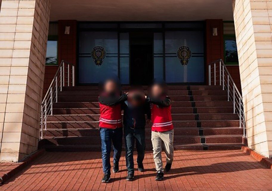 Isparta'da kendisini polis olarak tanıtan bir dolandırıcı, bir vatandaşı 120