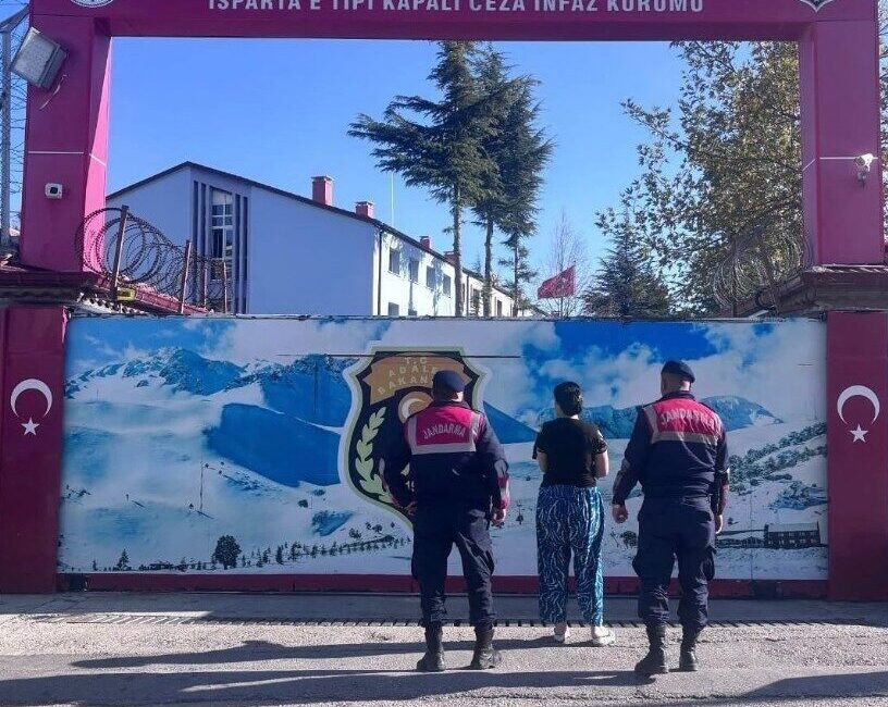 Isparta'da, 'birden fazla kişi tarafından silahla tehdit' suçundan 16 yıl