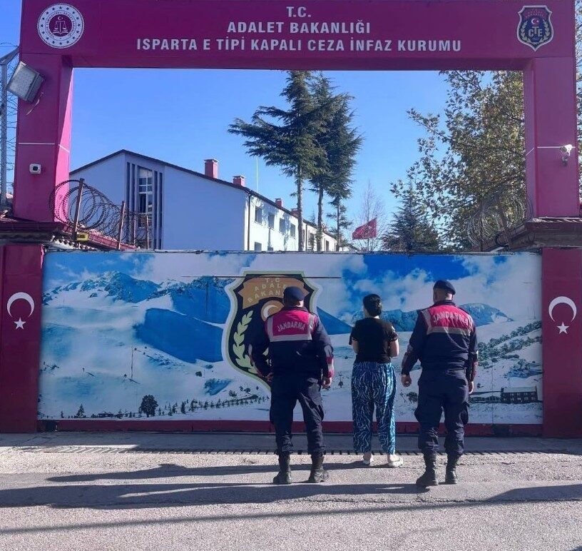 Isparta'da, 'birden fazla kişi tarafından silahla tehdit' suçundan 16 yıl
