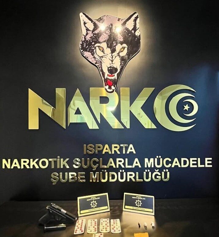 Isparta'da gerçekleştirilen operasyonda, Narkotik Suçlarla Mücadele Şube Müdürlüğü ekipleri, 6