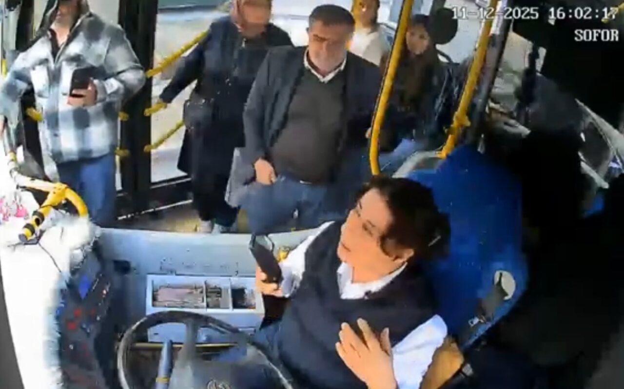 Isparta'da halk otobüsünün önünü kesen bir sürücü, 47 yaşındaki kadın