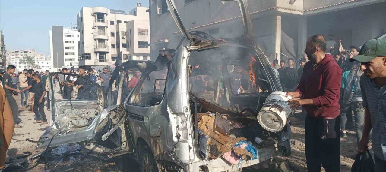 İsrail'in Gazze Şeridi'ndeki El-Rimal Mahallesi'ne düzenlediği İHA saldırısında 5 kişi