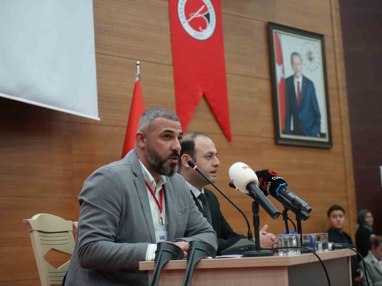 Filistinli gazeteci Sami Shehada, Kastamonu Üniversitesi'nde İsrail saldırılarında yaşadıklarını ve