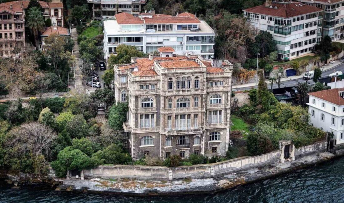 İstanbul Boğazı'ndaki 130 yıllık Zeki Paşa Yalısı, sahipleri tarafından satışa