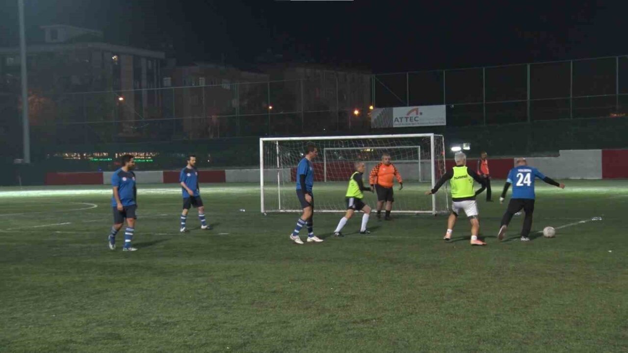 Kartal'da düzenlenen 'Organ Bağışı Haftası' etkinliği kapsamında futbol maçı yapıldı.