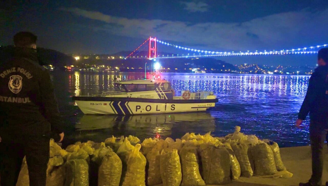İstanbul'un Fatih ve Sarıyer ilçelerinde yasak bölgelerden toplanan 2 ton