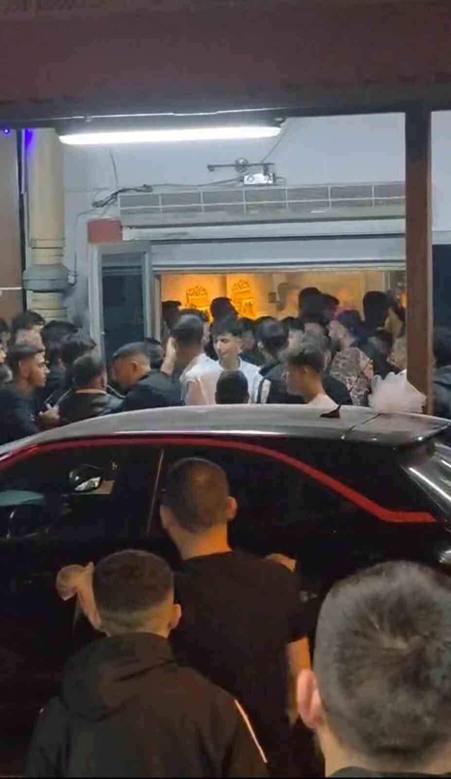 Kartal’daki Düğün Salonunda Davetliler Arasında Kavga Çıktı, Anlar Kameralara Yansıdı