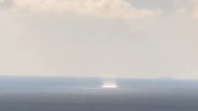 Büyükçekmece'de denizde oluşan hortum, vatandaşlar tarafından cep telefonlarıyla görüntülendi. Meteoroloji