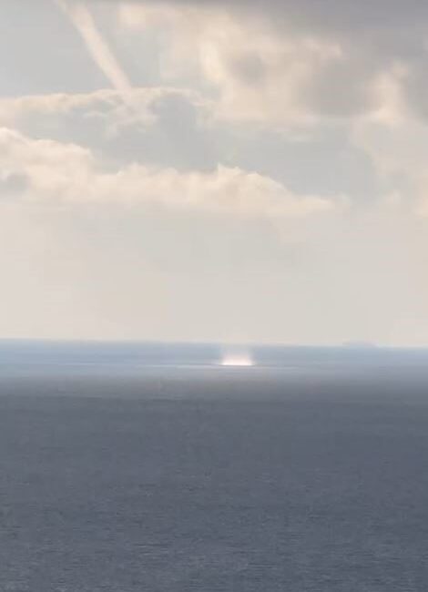 Büyükçekmece'de denizde oluşan hortum, vatandaşlar tarafından cep telefonlarıyla görüntülendi. Meteoroloji