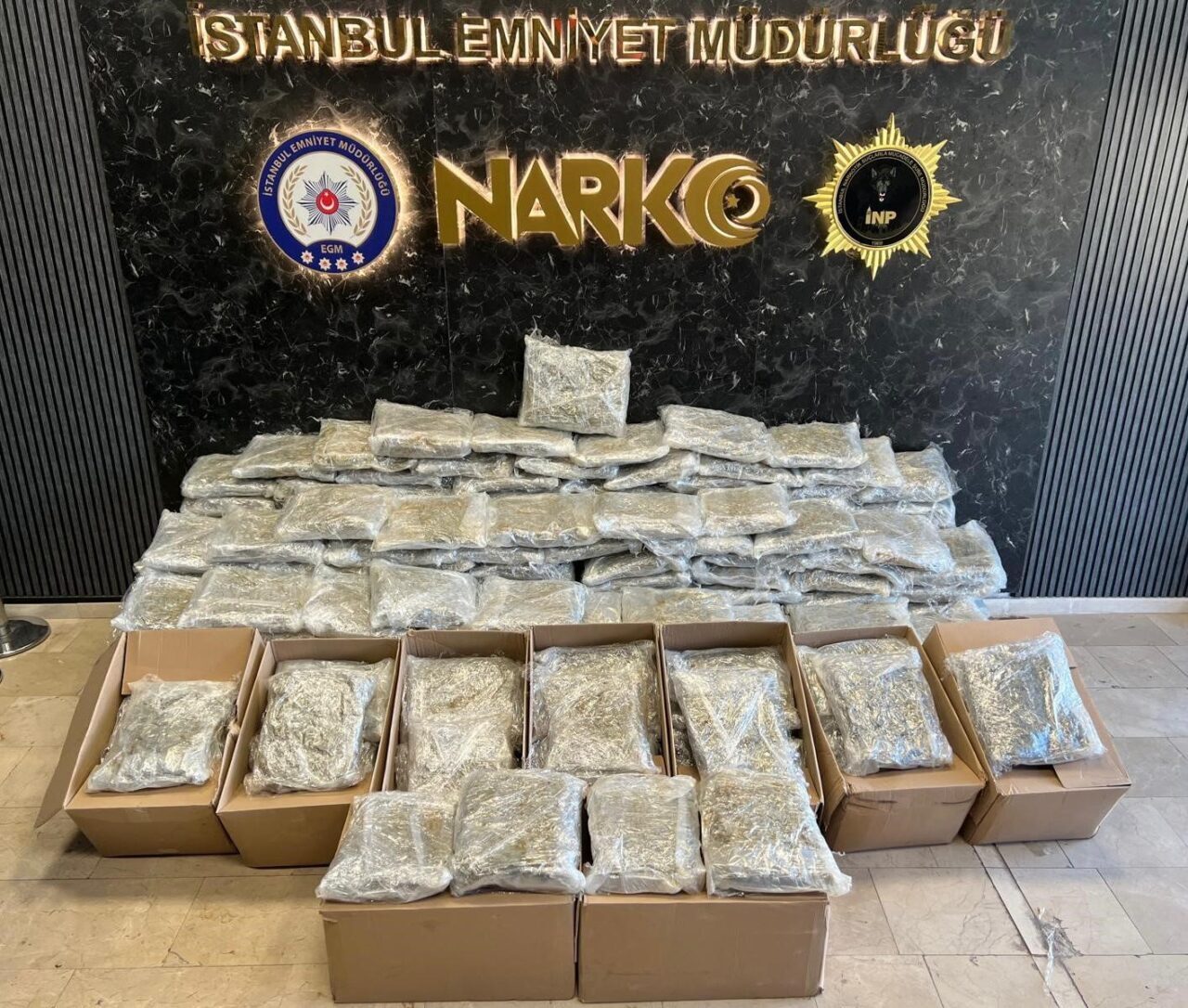 İstanbul'da uyuşturucu ticaretine yönelik operasyon düzenlendi. Başakşehir'de 'matbaa' görüntüsüyle gizlenen