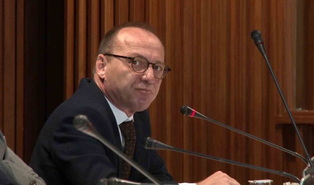 İstanbul'da, 15 Temmuz Şehitler Köprüsü'nün kapandığı özel günlerde metrobüslerin Fatih