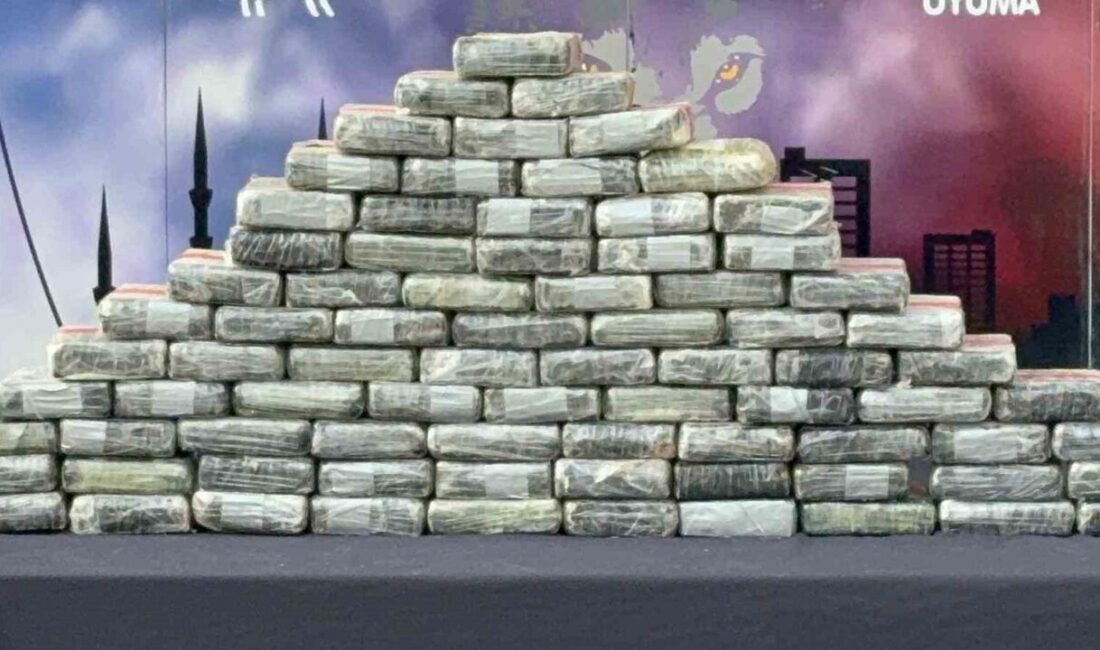 İstanbul’da düzenlenen dev uyuşturucu operasyonunda 494 kilo uyuşturucu madde ele geçirildi İstanbul'da düzenlenen uyuşturucu operasyonunda 494 kg metamfetamin, eroin ve kokain