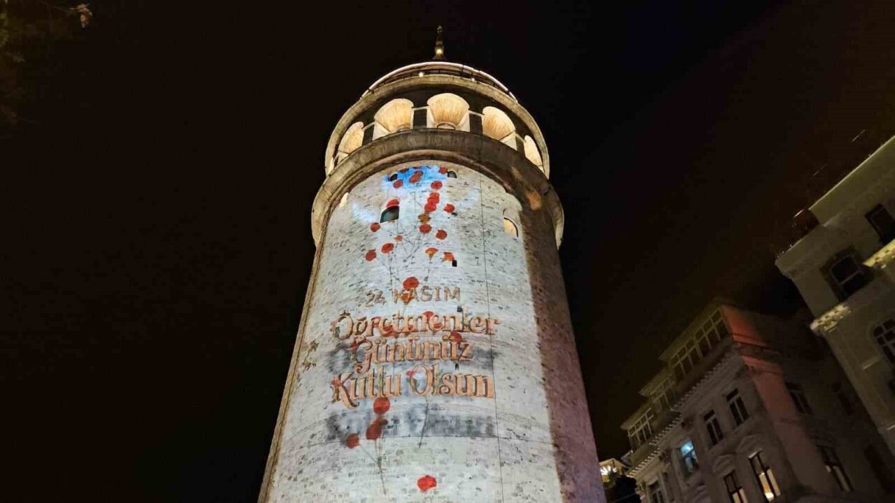 İstanbul'da 24 Kasım Öğretmenler Günü dolayısıyla Galata Kulesi'nde bir video