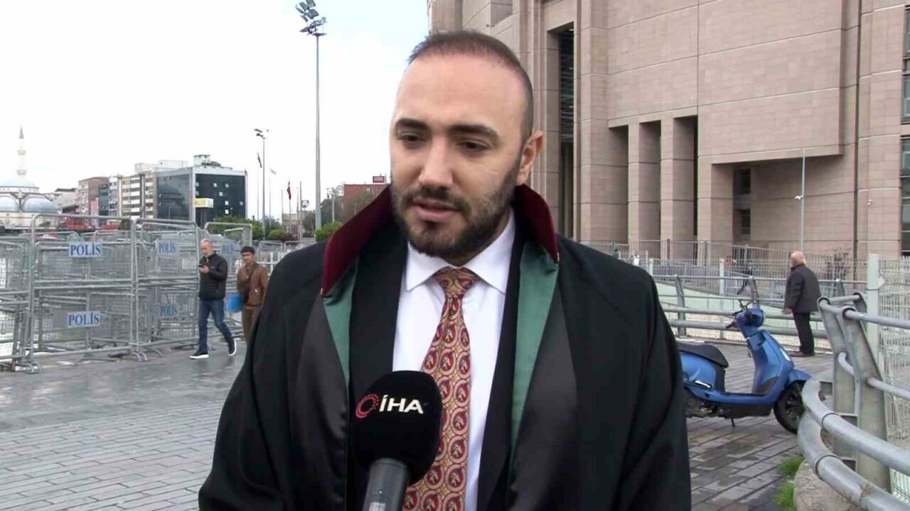 İstanbul'da sosyal medya aracılığıyla "oyuncu aranıyor" ilanlarına başvuran gençler dolandırıcılığa