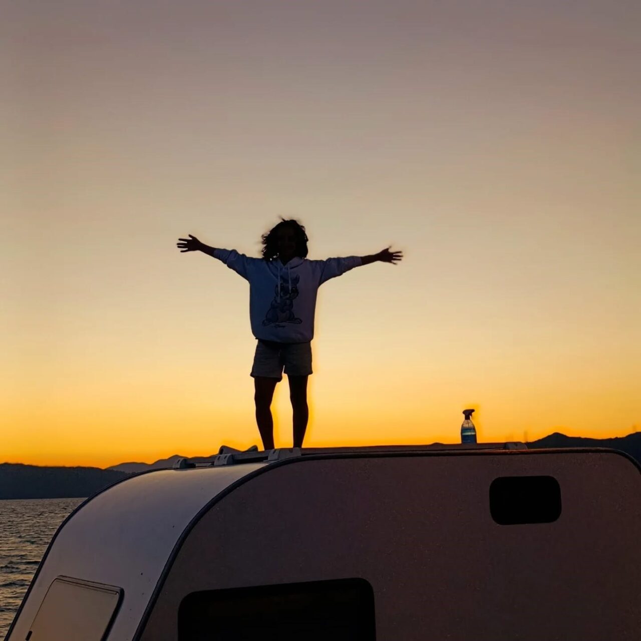 İstanbul'dan doğaya kaçan Bülent ve Elif Ovacıkaşı, karavanlarıyla huzur dolu