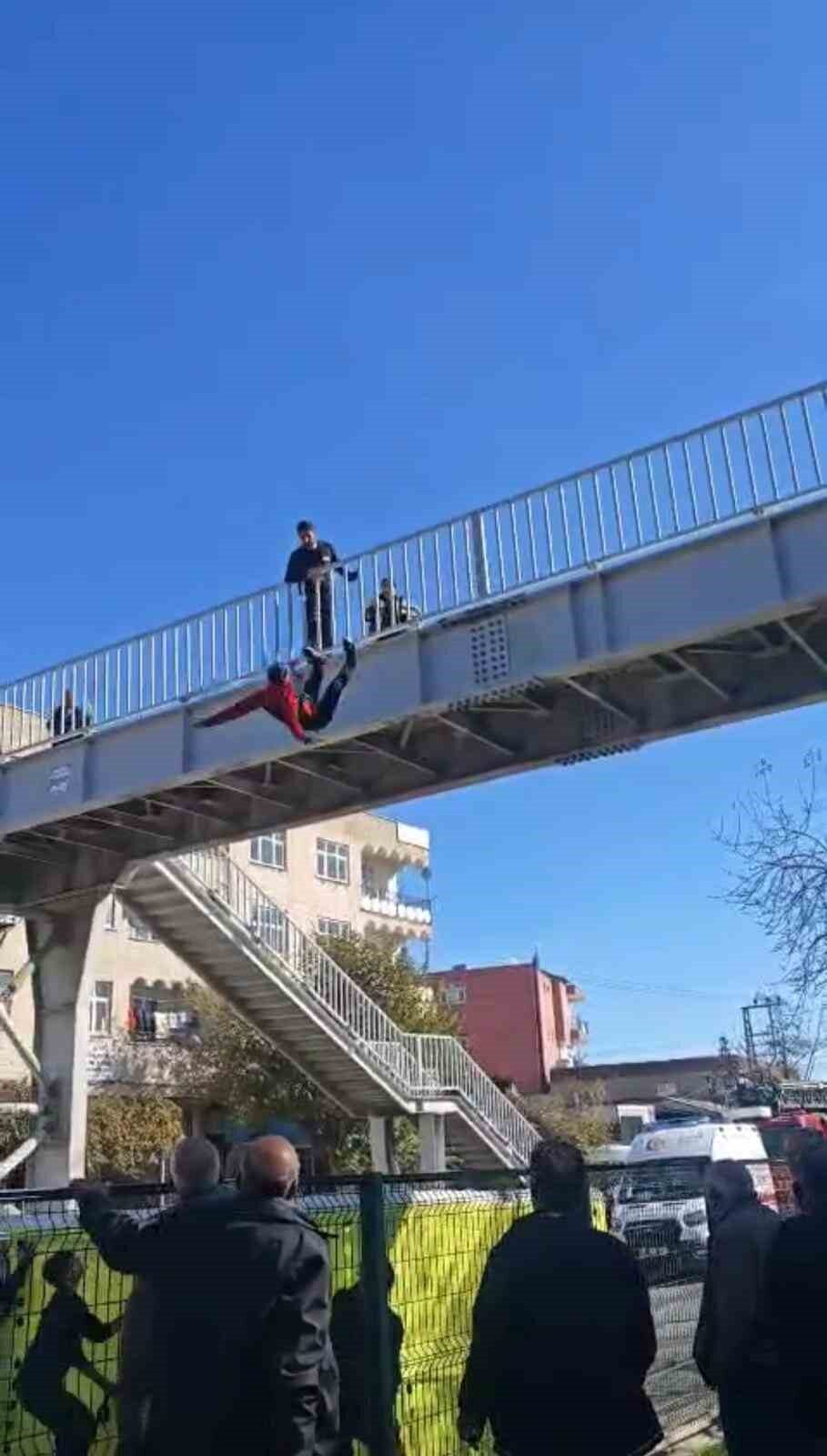 Diyarbakır'ın Ergani ilçesinde C.H. isimli bir kişi, intihar girişiminde bulundu.