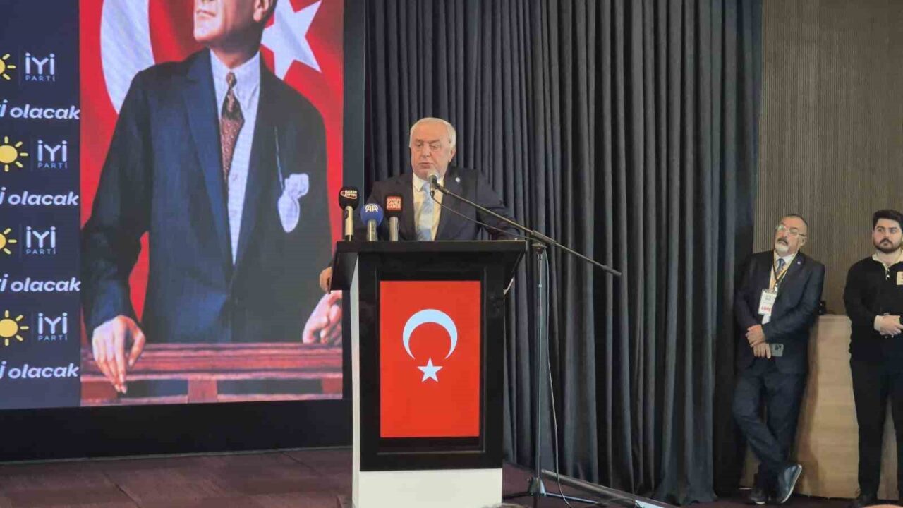 İYİ Parti'nin Samsun 4. Olağan İl Kongresi'nde mevcut İl Başkanı