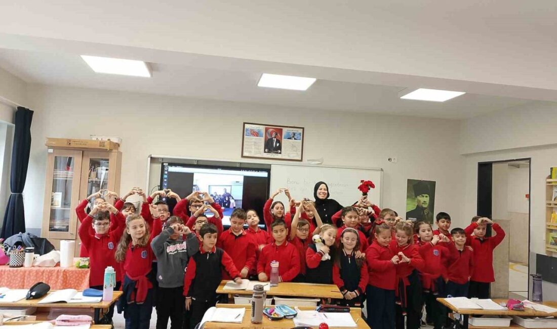 Anadolu’daki Öğrenciler Arasında Unutulmaz Dayanışma ve Mektup Kardeşliği Başlatıldı Karabük Şehit Metin Arslan İlkokulu'ndan 2/C sınıfı öğrencileri, Öğretmenler Günü'nde